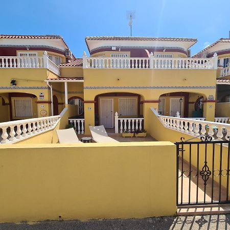 2 Bedroom Property In Closed Urbanisation 托雷维耶哈 外观 照片