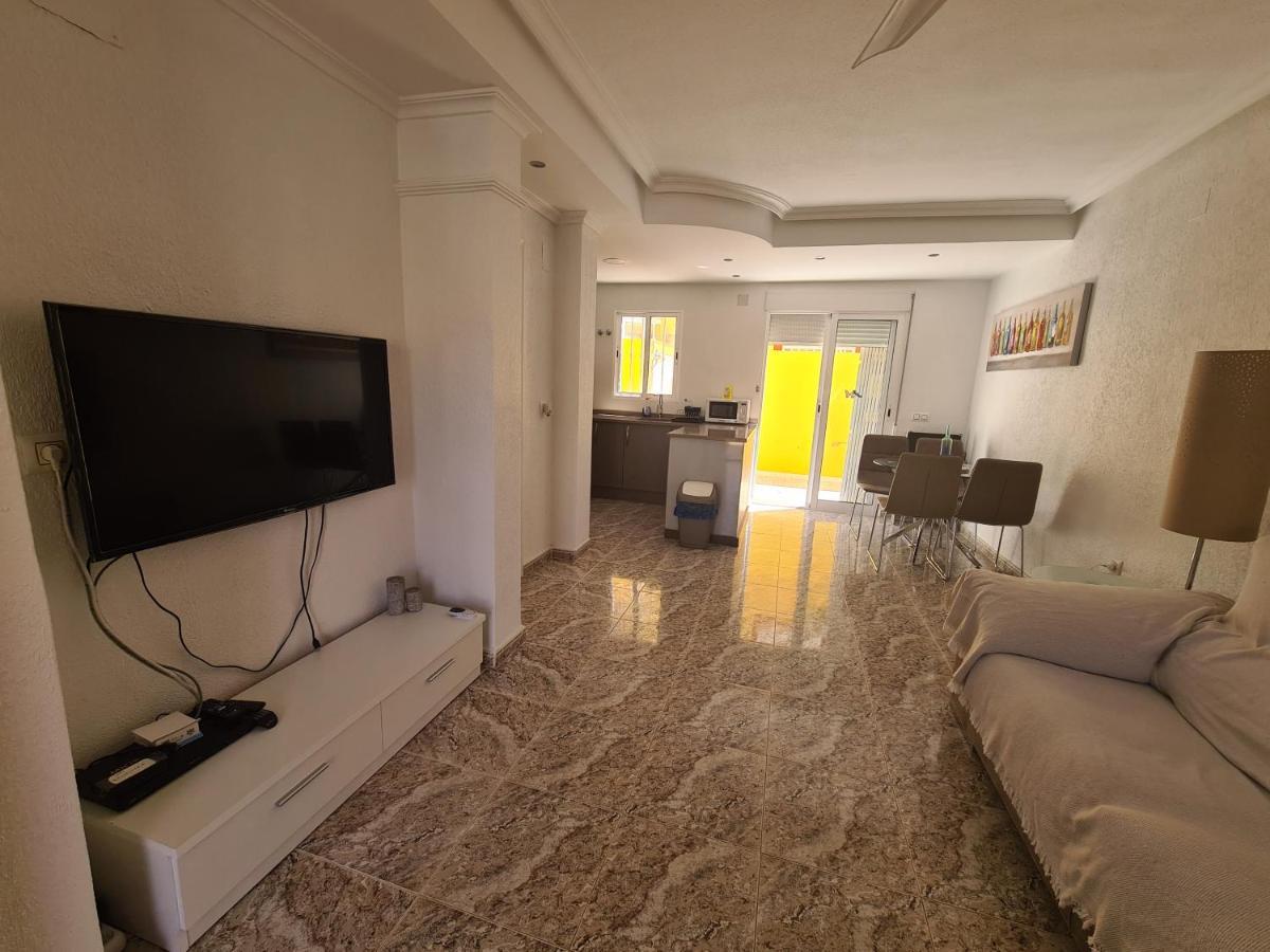 2 Bedroom Property In Closed Urbanisation 托雷维耶哈 外观 照片
