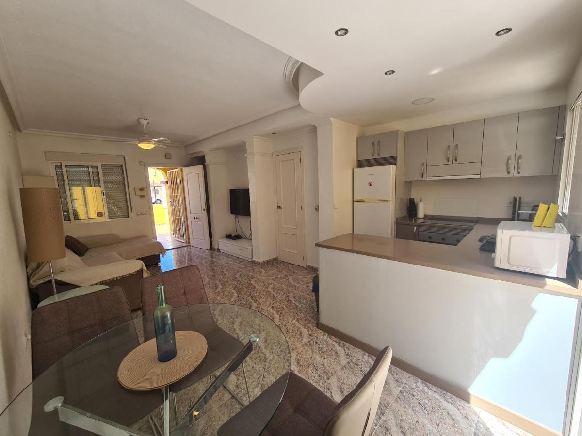 2 Bedroom Property In Closed Urbanisation 托雷维耶哈 外观 照片