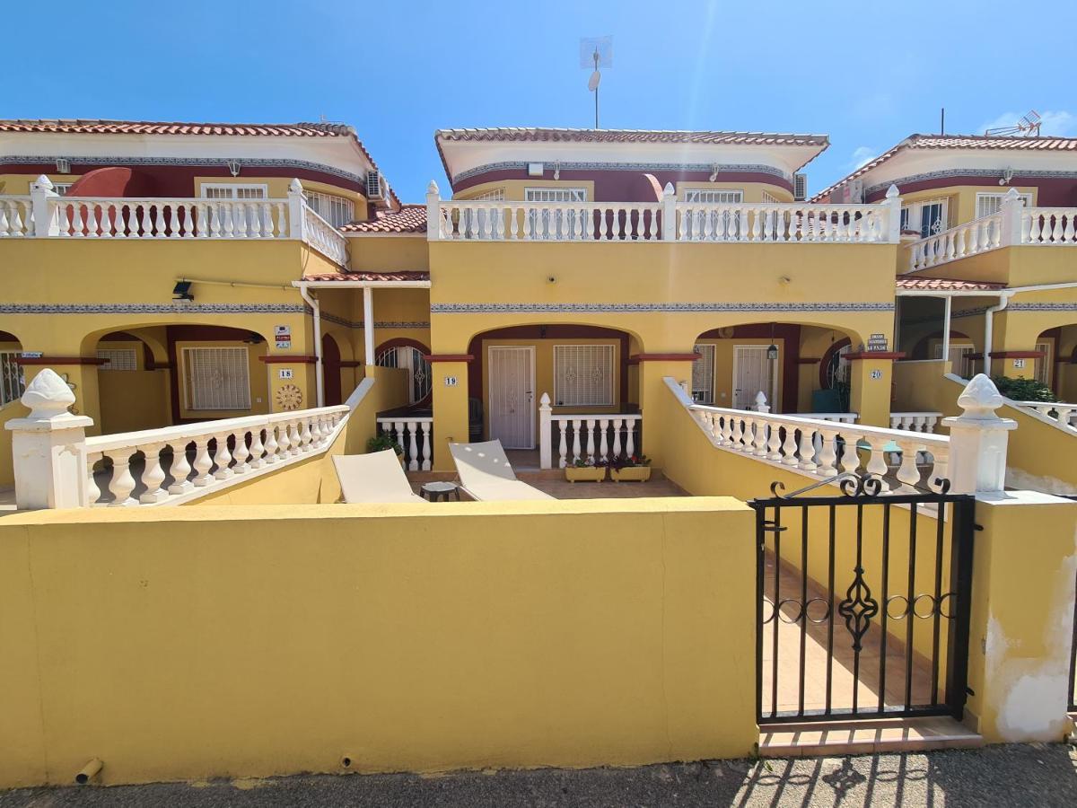 2 Bedroom Property In Closed Urbanisation 托雷维耶哈 外观 照片