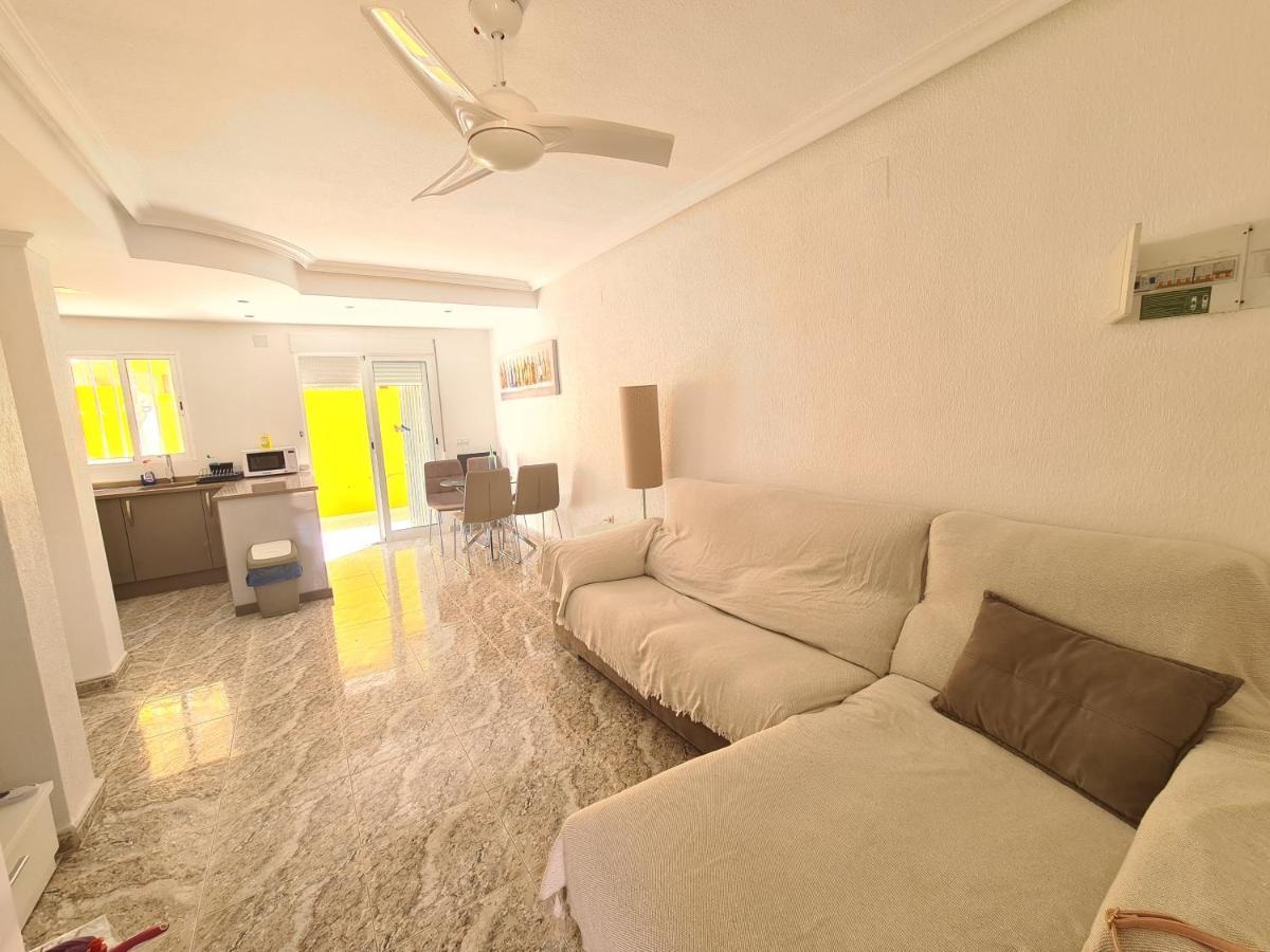 2 Bedroom Property In Closed Urbanisation 托雷维耶哈 外观 照片