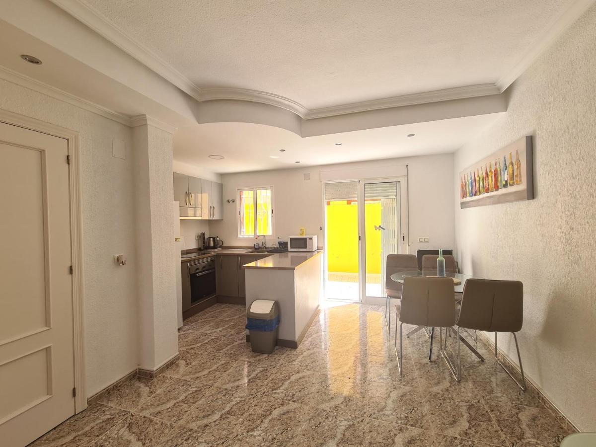 2 Bedroom Property In Closed Urbanisation 托雷维耶哈 外观 照片