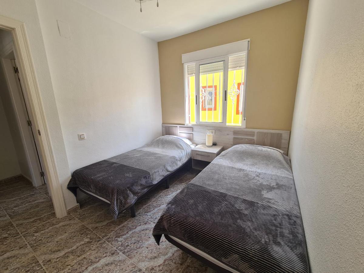 2 Bedroom Property In Closed Urbanisation 托雷维耶哈 外观 照片