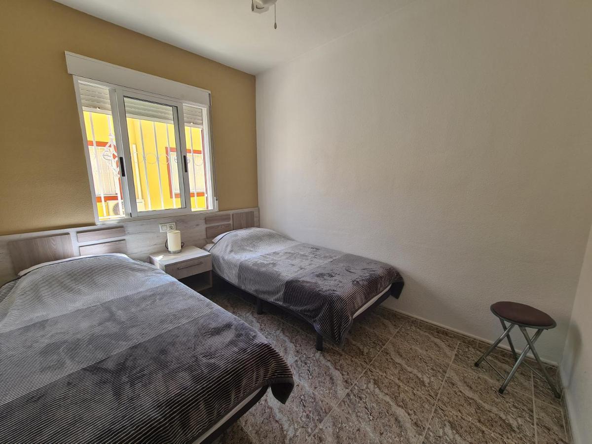 2 Bedroom Property In Closed Urbanisation 托雷维耶哈 外观 照片